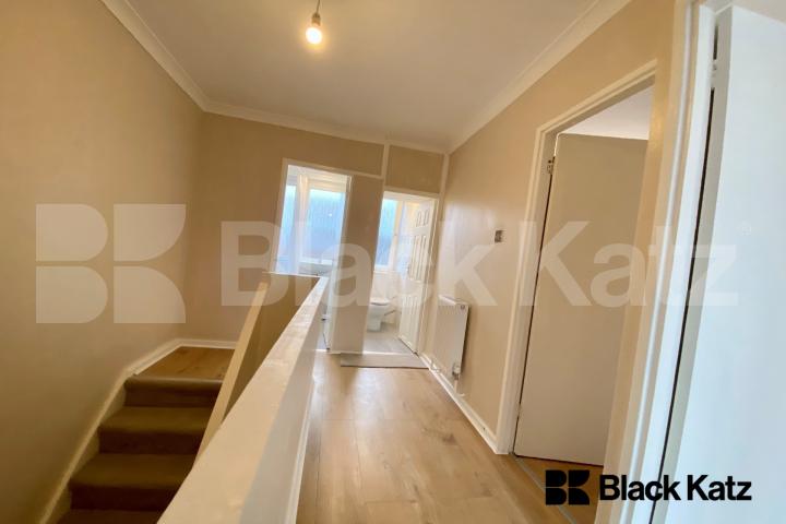 Three Bedroomed Apartment in the Heart of London Bridge Mulvaney Way, London Bridge 